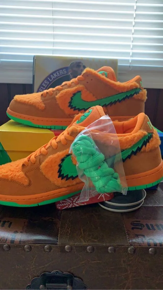 Grateful dead x nike sb dunk low orange bear