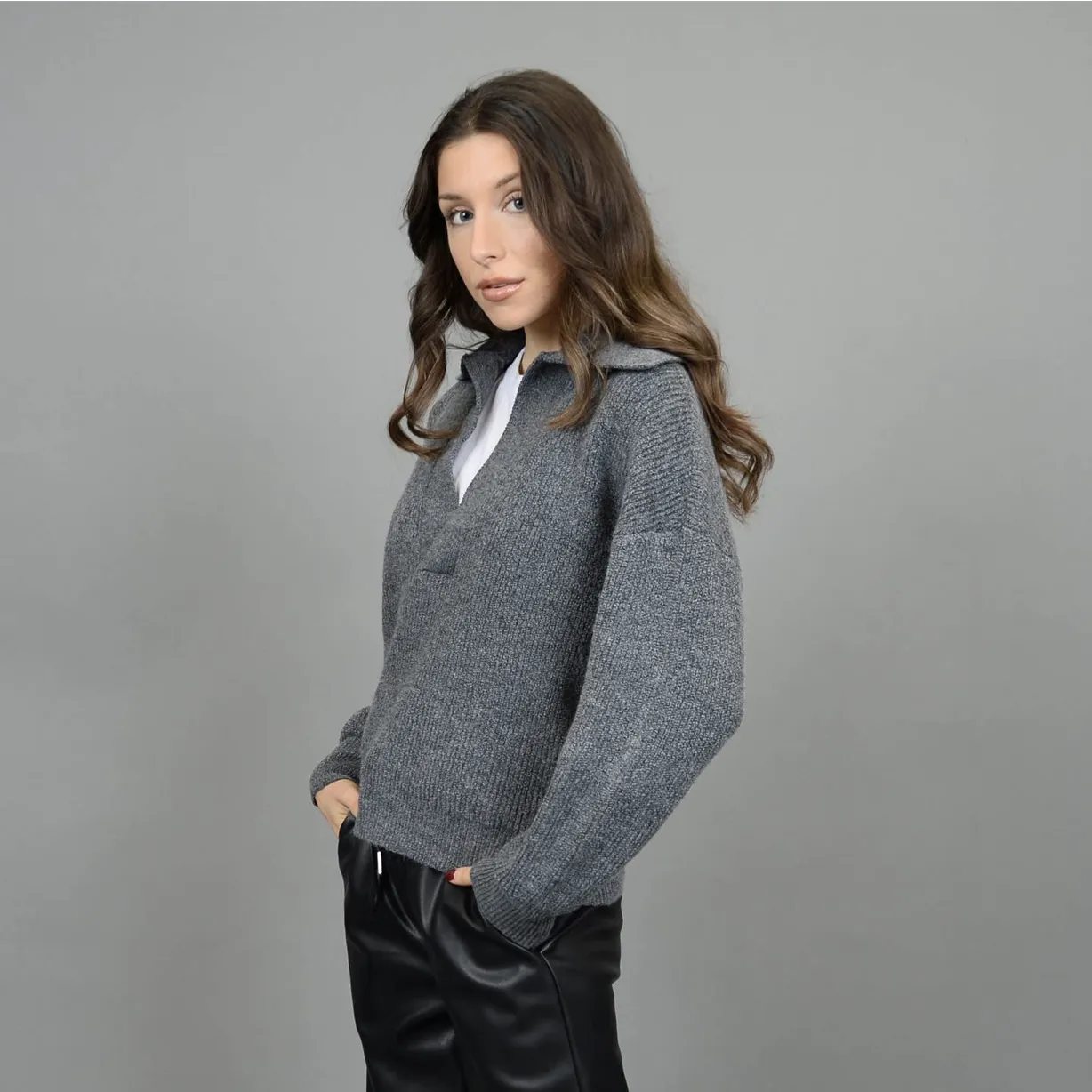 MAYLA L/S COLLARED V NECK PULLOVER