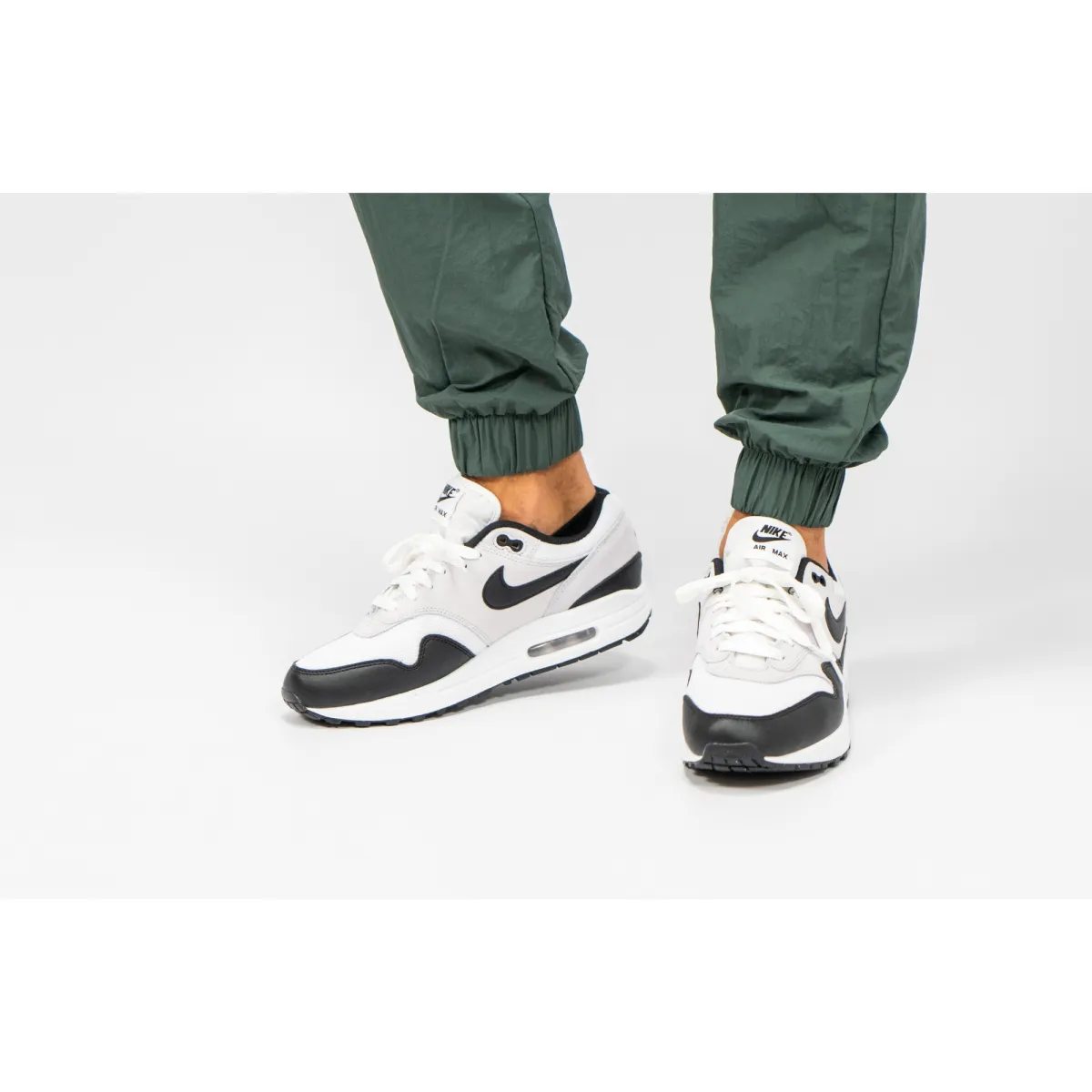 Nike Air Max 1 Essential Black/White/Pure-Platinum FZ5808-102