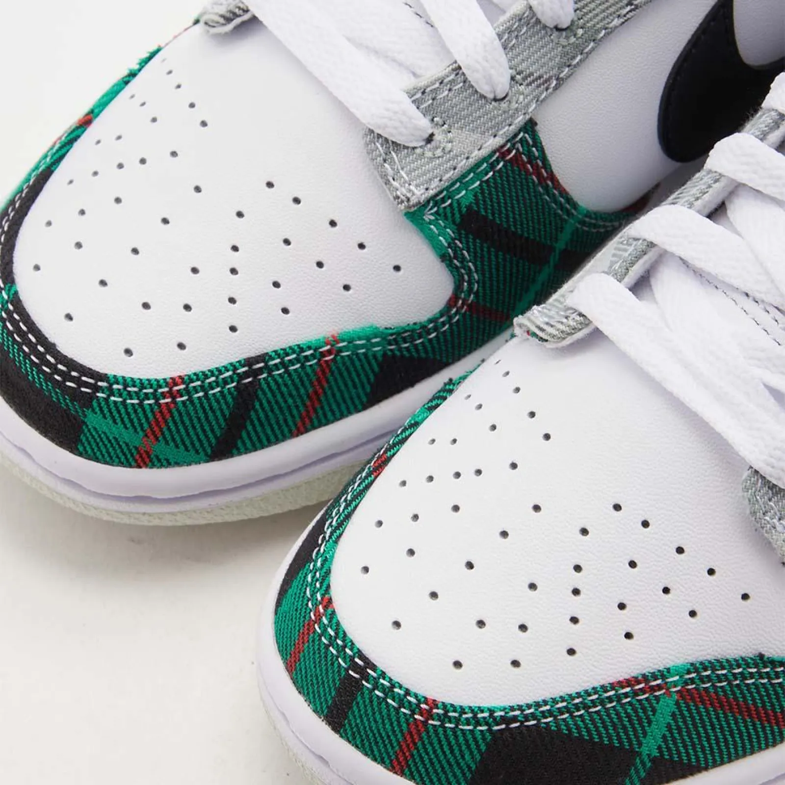 Nike Dunk Low ''Plaid''