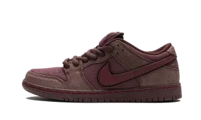 Nike SB Dunk Low City Of Love Burgundy Crush