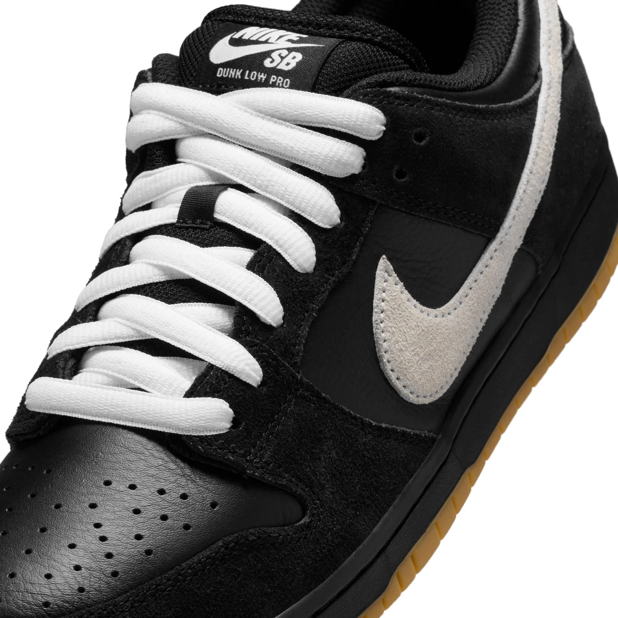 NIKE SB - DUNK LOW PRO - BLACK / WHITE-BLACK-GUM LIGHT BROWN