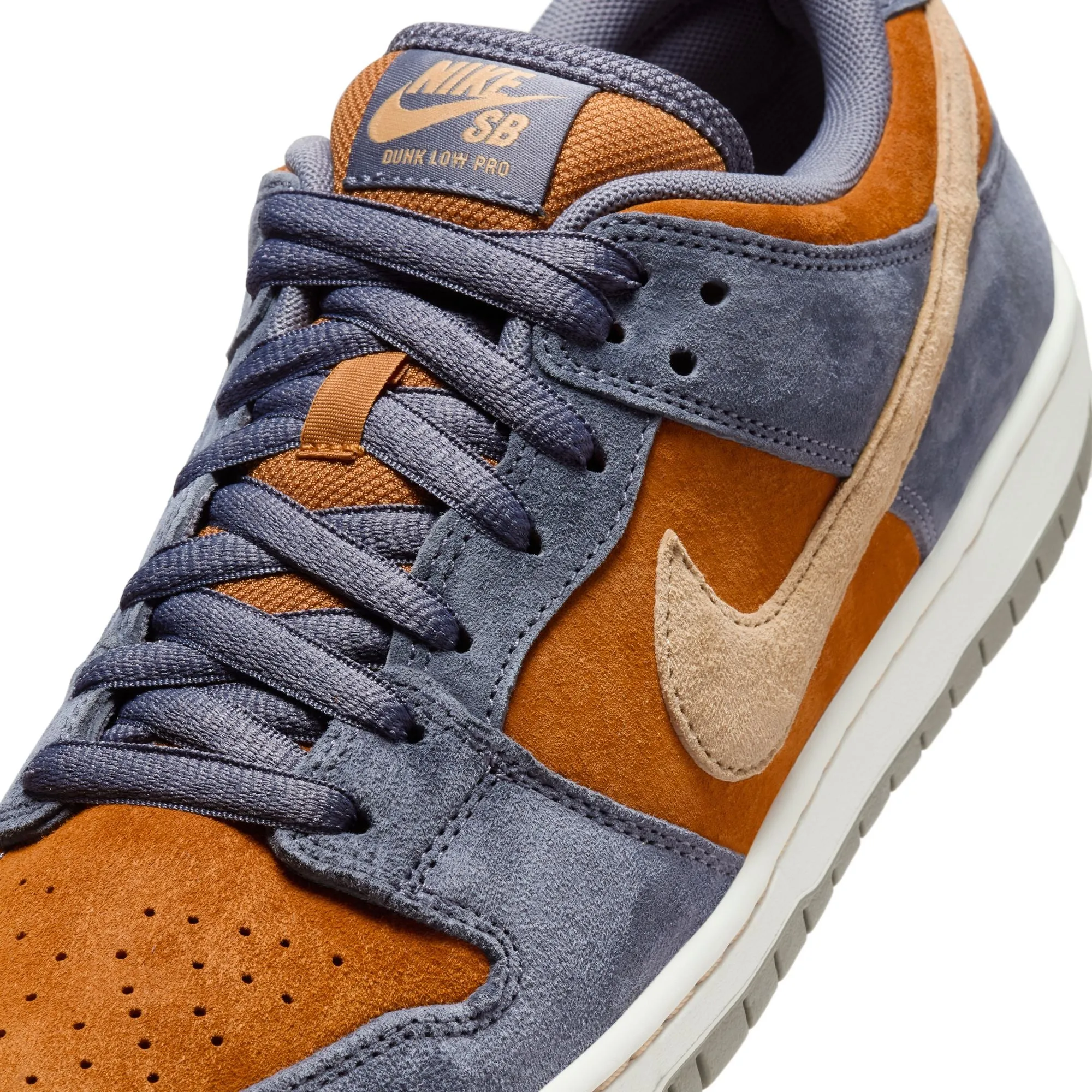 NIKE SB - DUNK LOW PRO - LIGHT CARBON / SESAME-MONARCH-SUMMIT WHITE