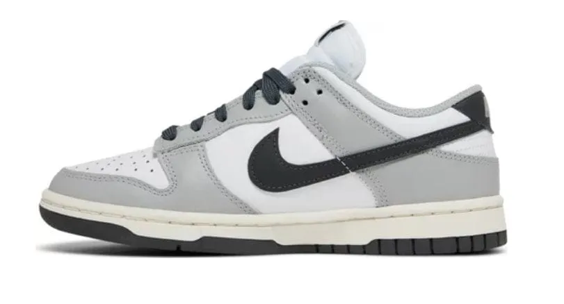 WMNS Nike Dunk Low - Light Smoke Grey